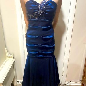 One shoulder prom dress 👗